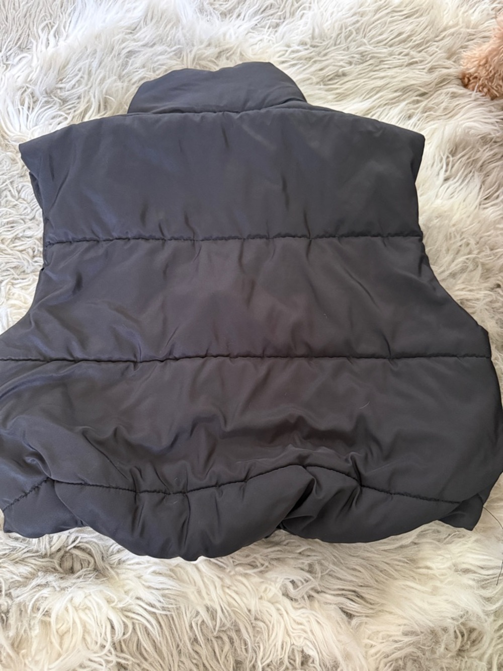 Cropped Puffer Vest in black - Picture 3 of 4